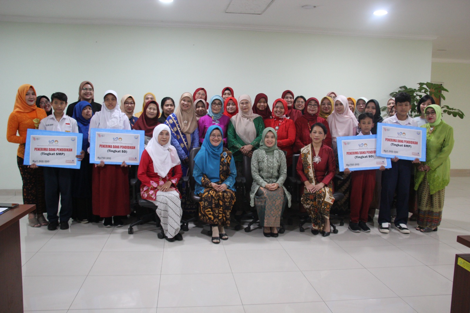 Ketua Dharma Wanita Persatuan BPPSDM KP Buka Sharing Budaya dan Penyerahan Dana Pendidikan lingkup BPPSDM KP Tahun 2024