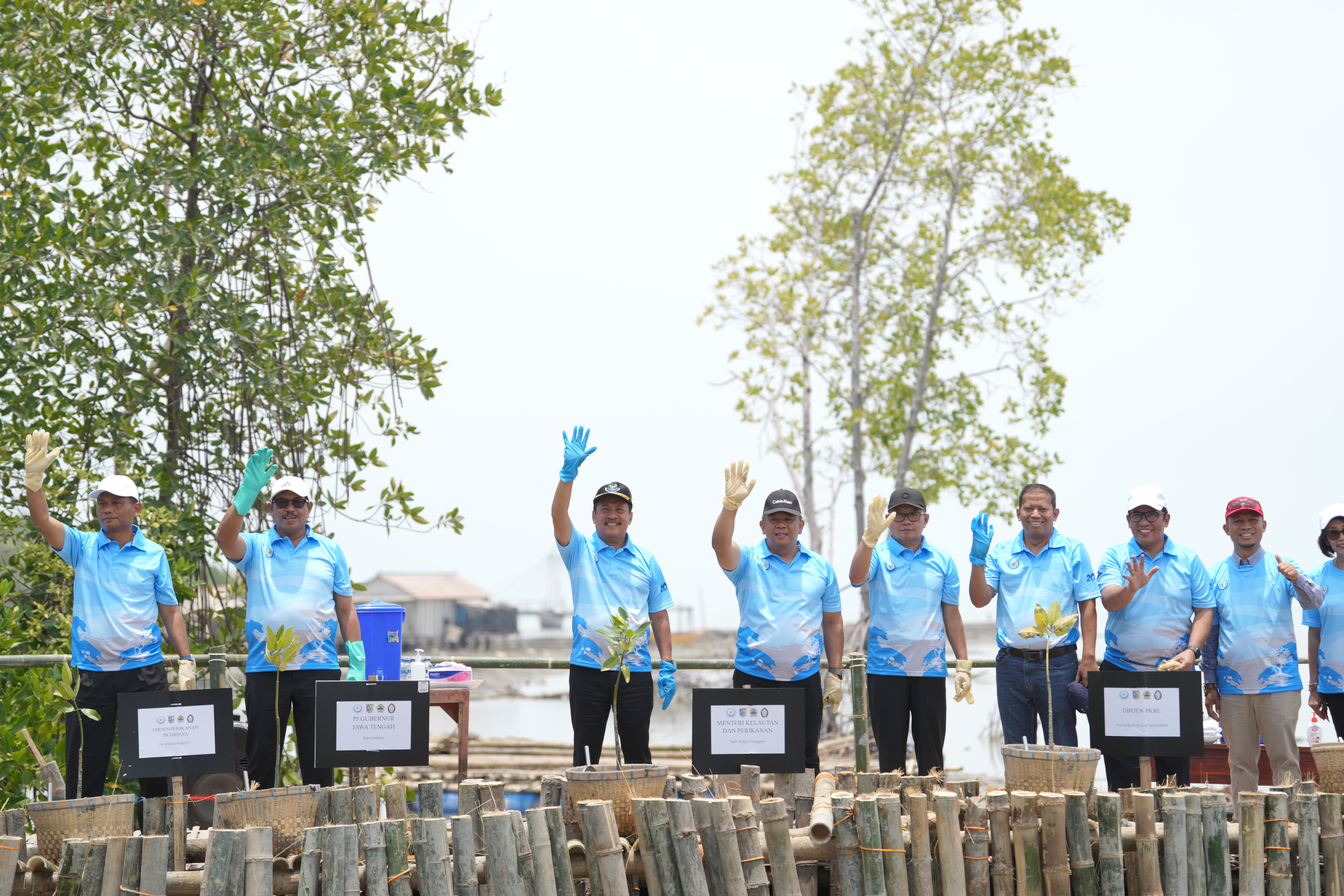 Soft Launching Pilot Project Pengembangan Kawasan Berbasis Pengelolaan Hasil Sedimentasi di Laut secara Berkelanjutan di Morodemak, Demak (11/10).