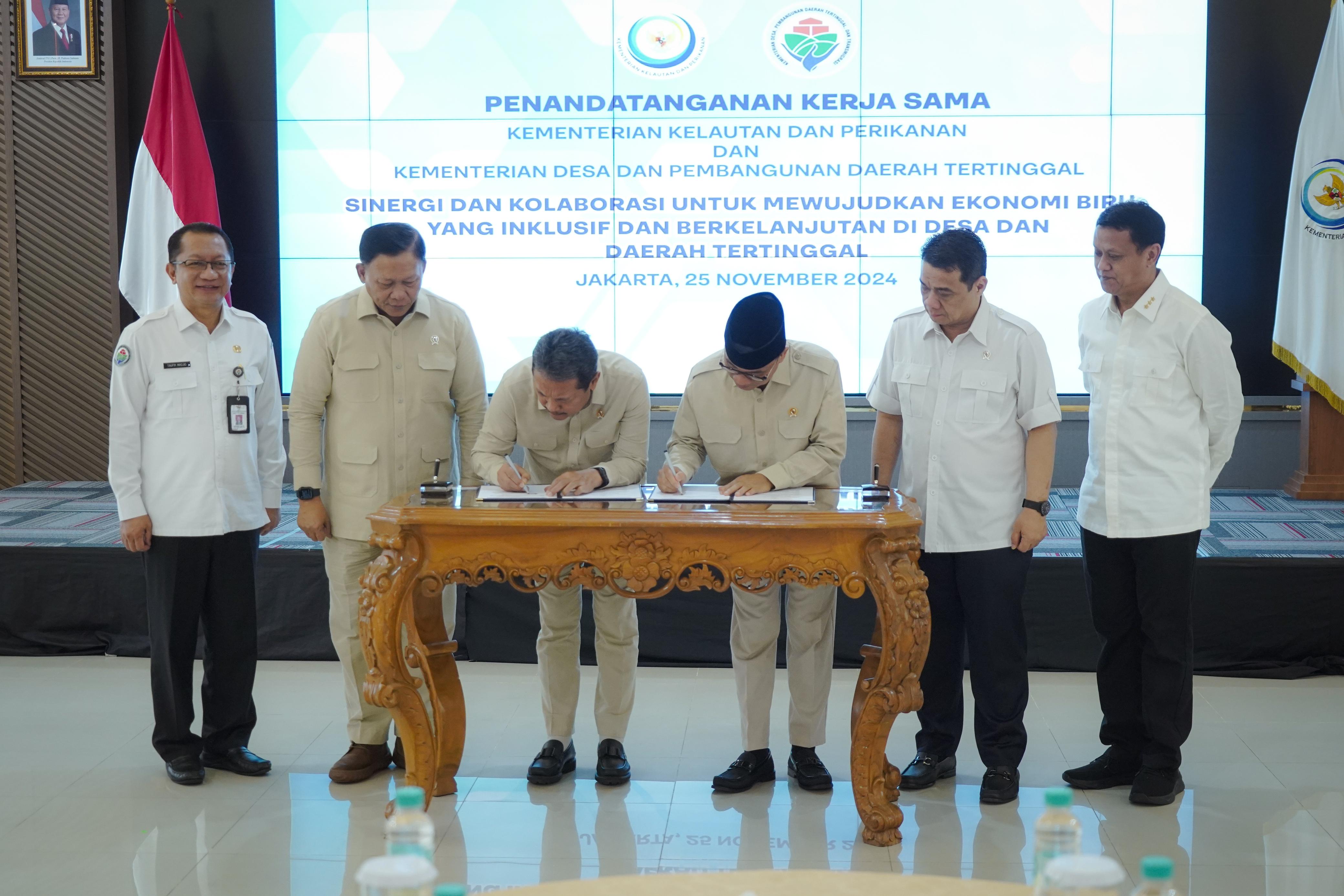 Bersama Menteri Desa dan Pembangunan Daerah Tertinggal (PDT) Bapak Yandri Susanto melakukan penandatangan Kesepahaman Bersama sebagai komitmen kolabrasi membangun desa dan daerah tertinggal sebagai penopang ketahanan pangan dan pertumbuhan ekonomi, di kantor KKP