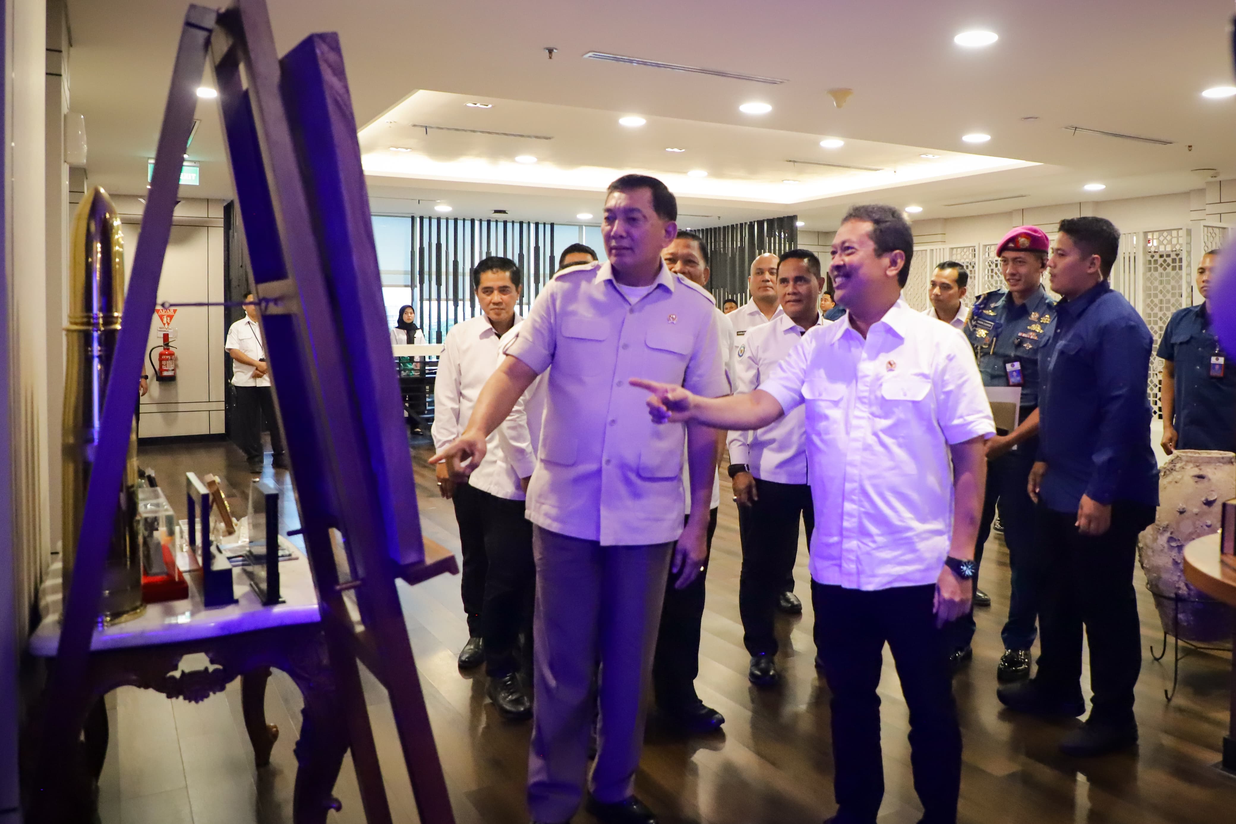 kedatangan tamu spesial yang juga teman lama Pak Menhan Sjafrie Sjamsoeddin di kantor KKP