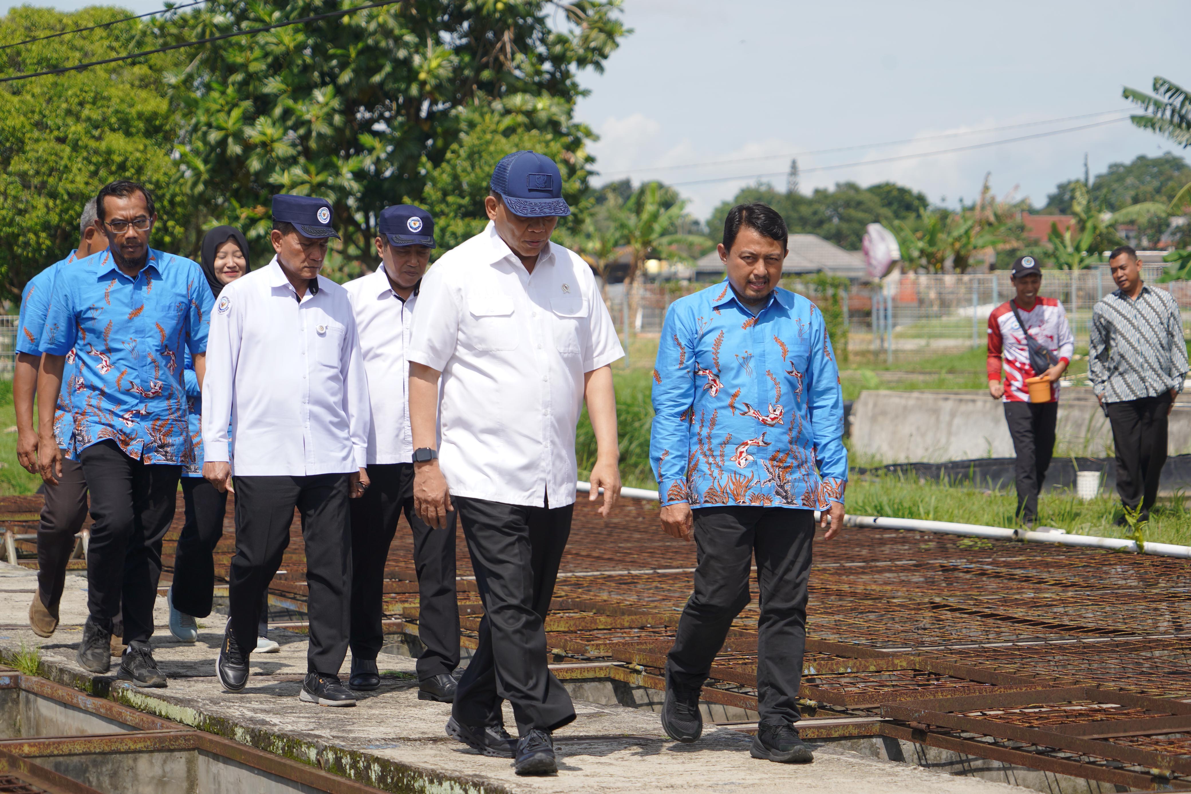 Meninjau di Balai Besar Perikanan Budi  Daya Air Tawar (BBPBAT) Selabintana