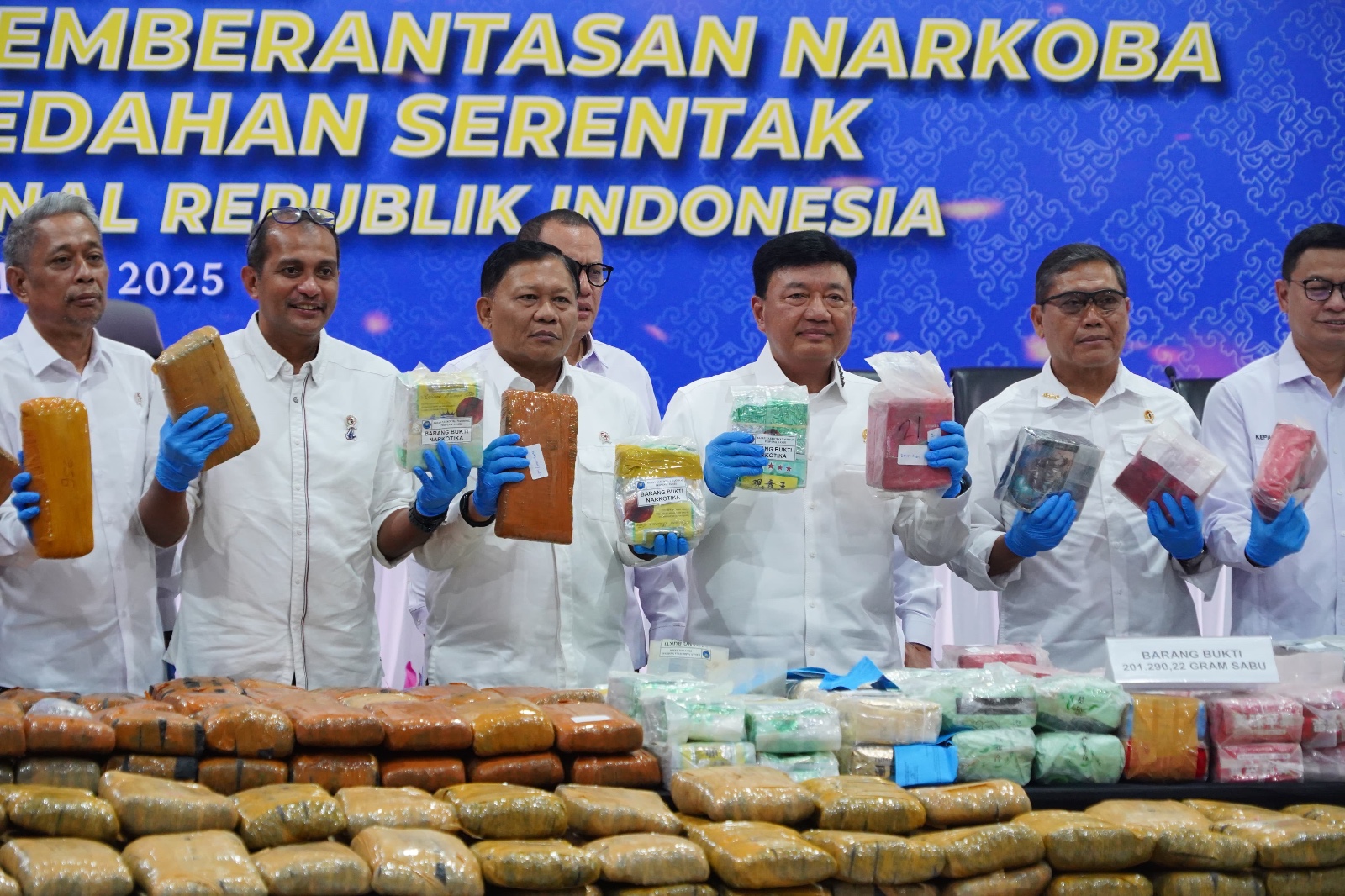 Wakil Menteri Kelautan dan Perikanan Mengikuti Konferensi Pers Hasil Penindakan Desk Pemberantasan Narkoba di Kantor BNN